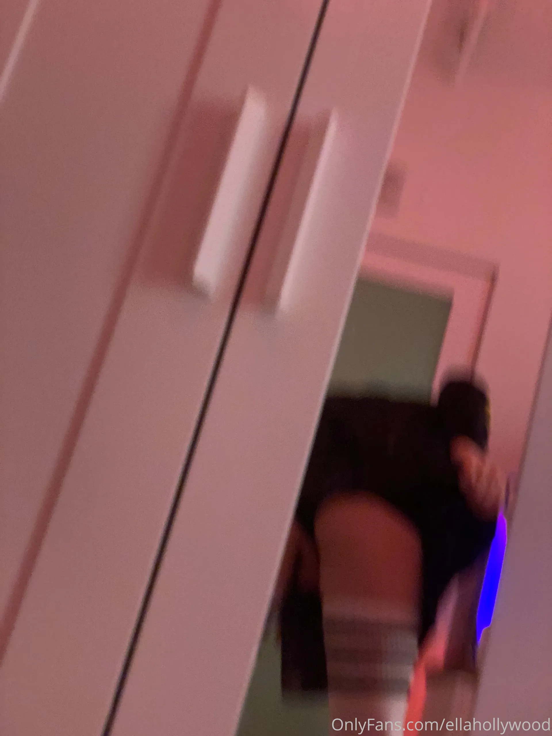 Ella Hollywood camshow