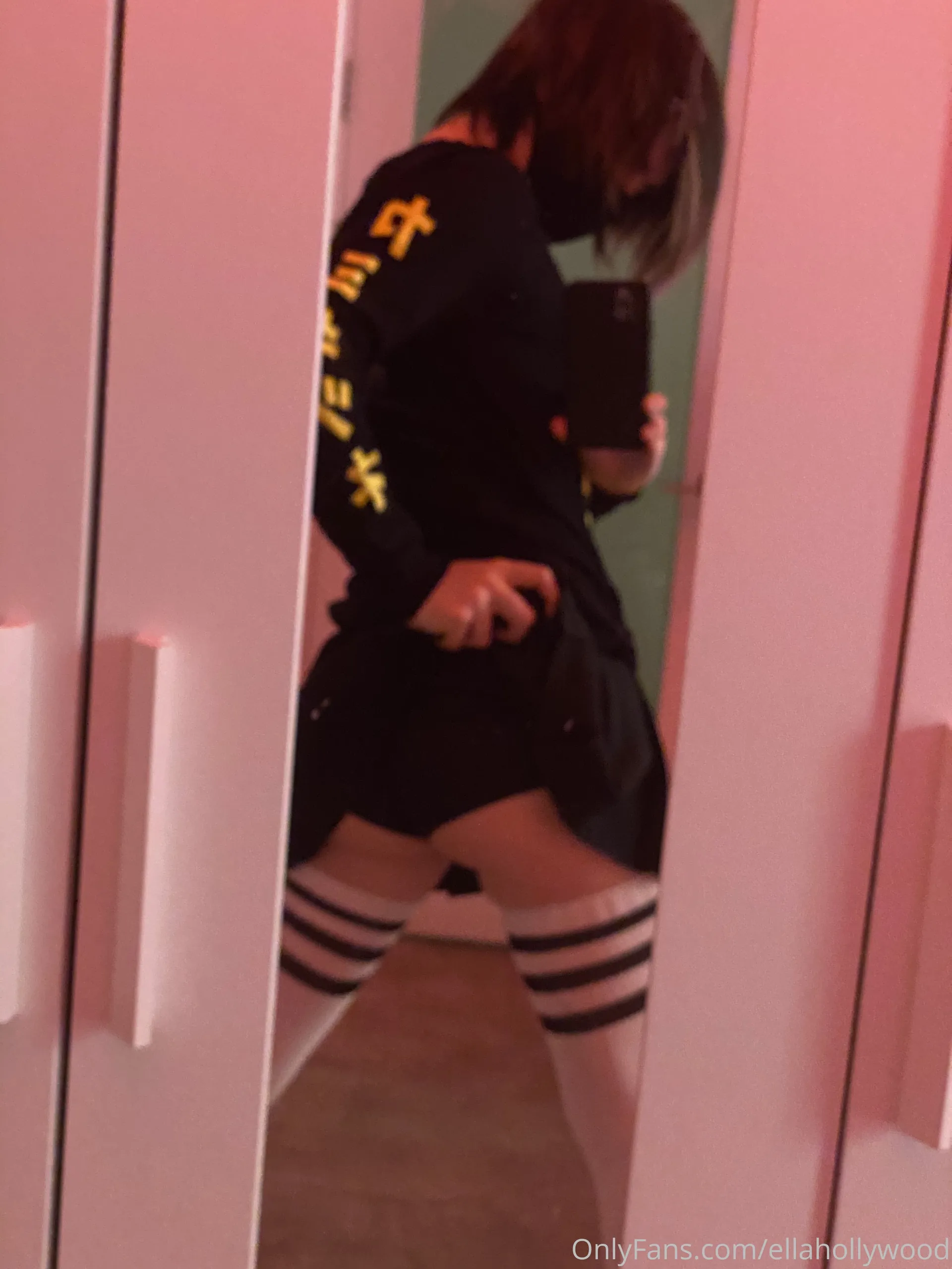 Ella Hollywood camshow