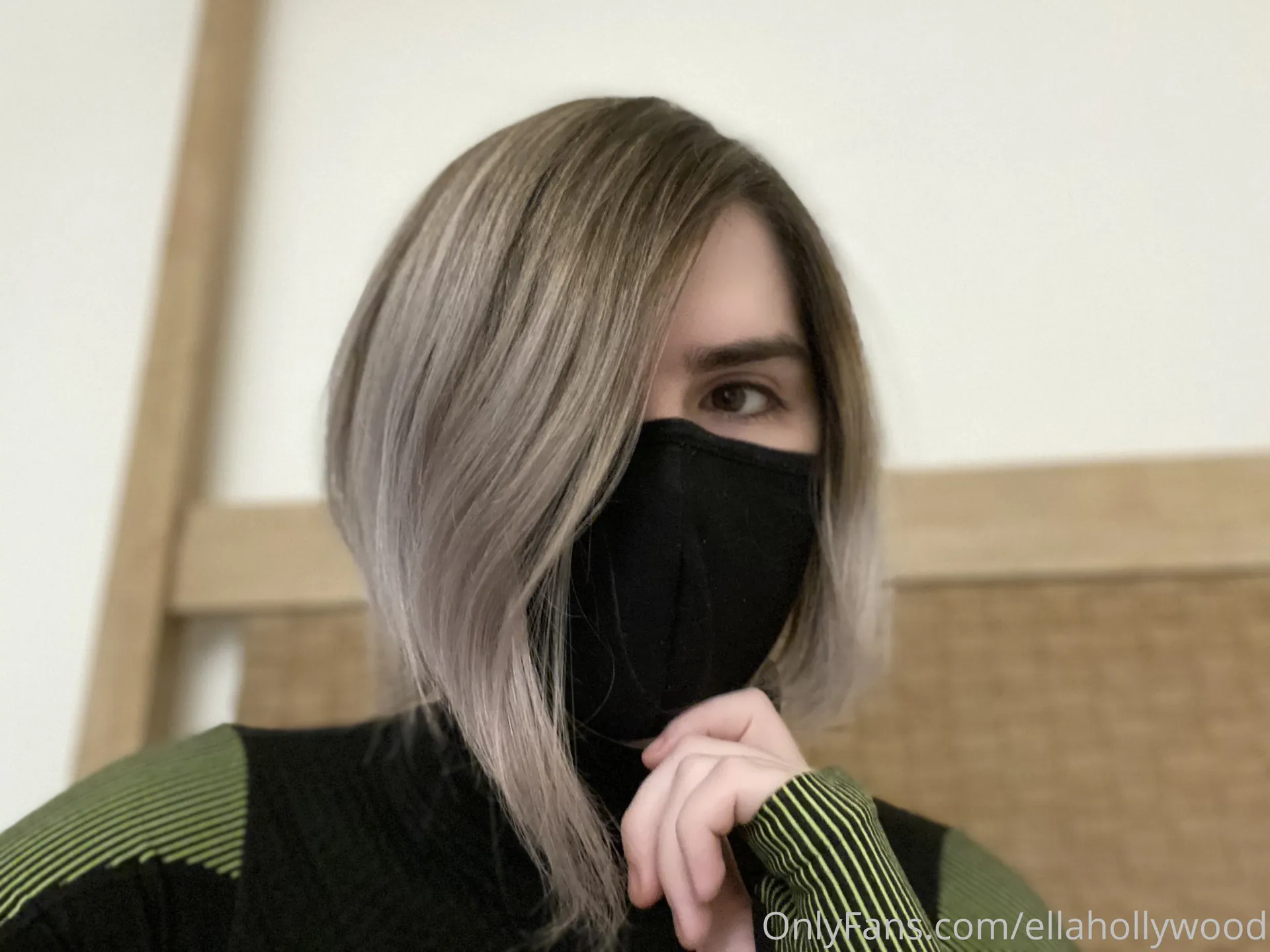 Ella Hollywood camshow