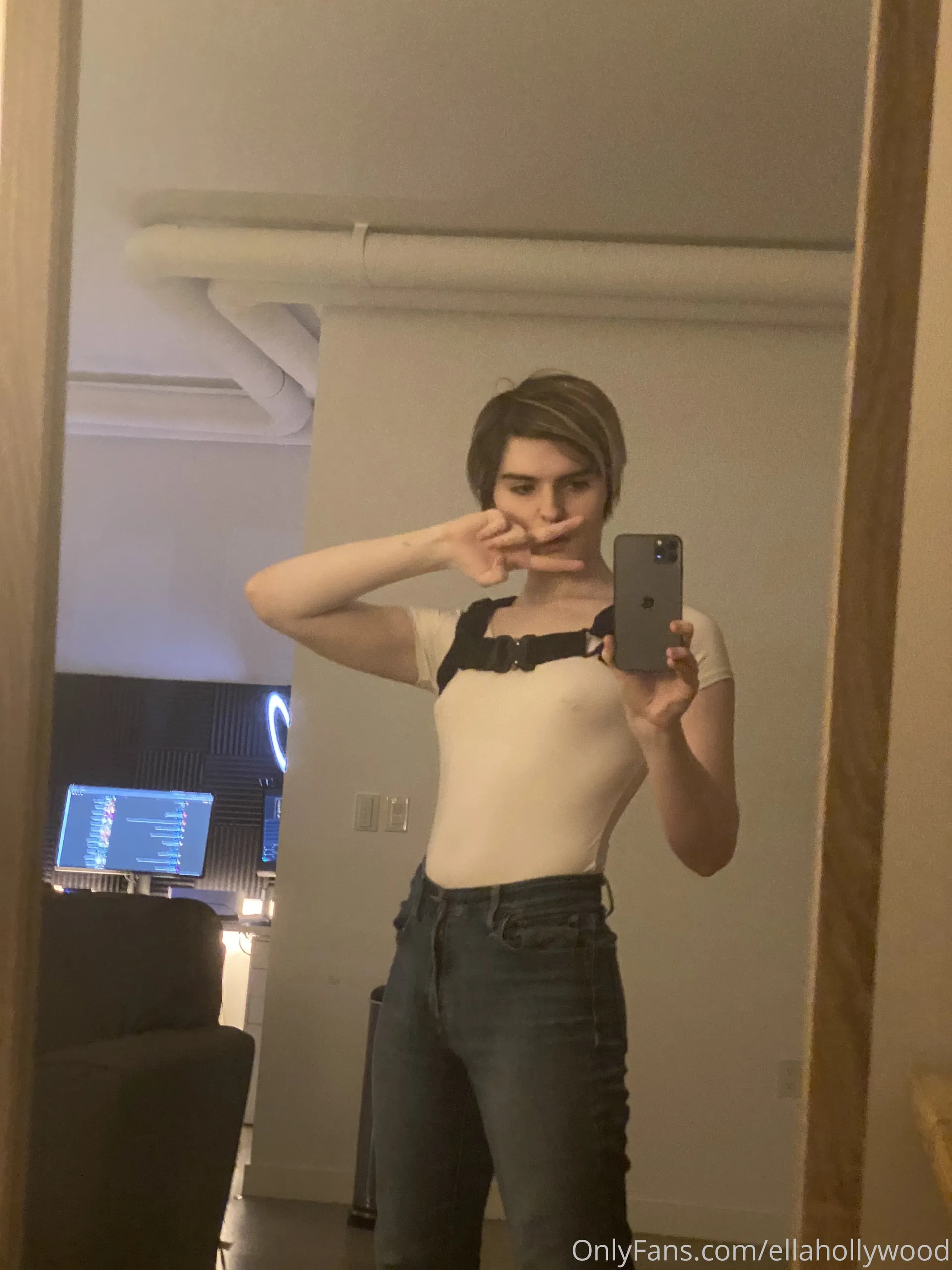 Ella Hollywood camshow
