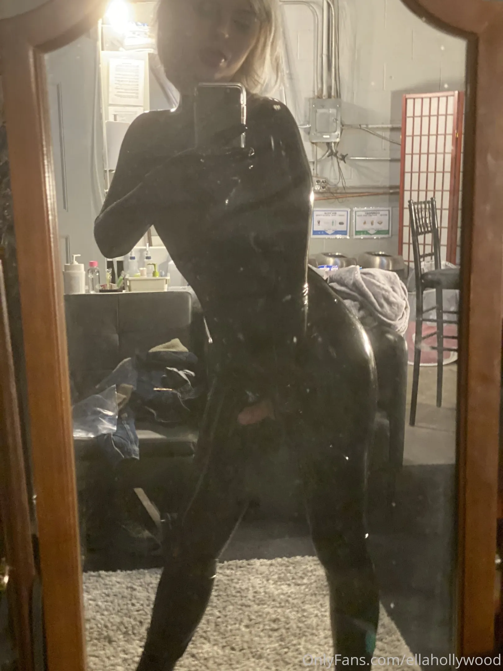 Ella Hollywood camshow