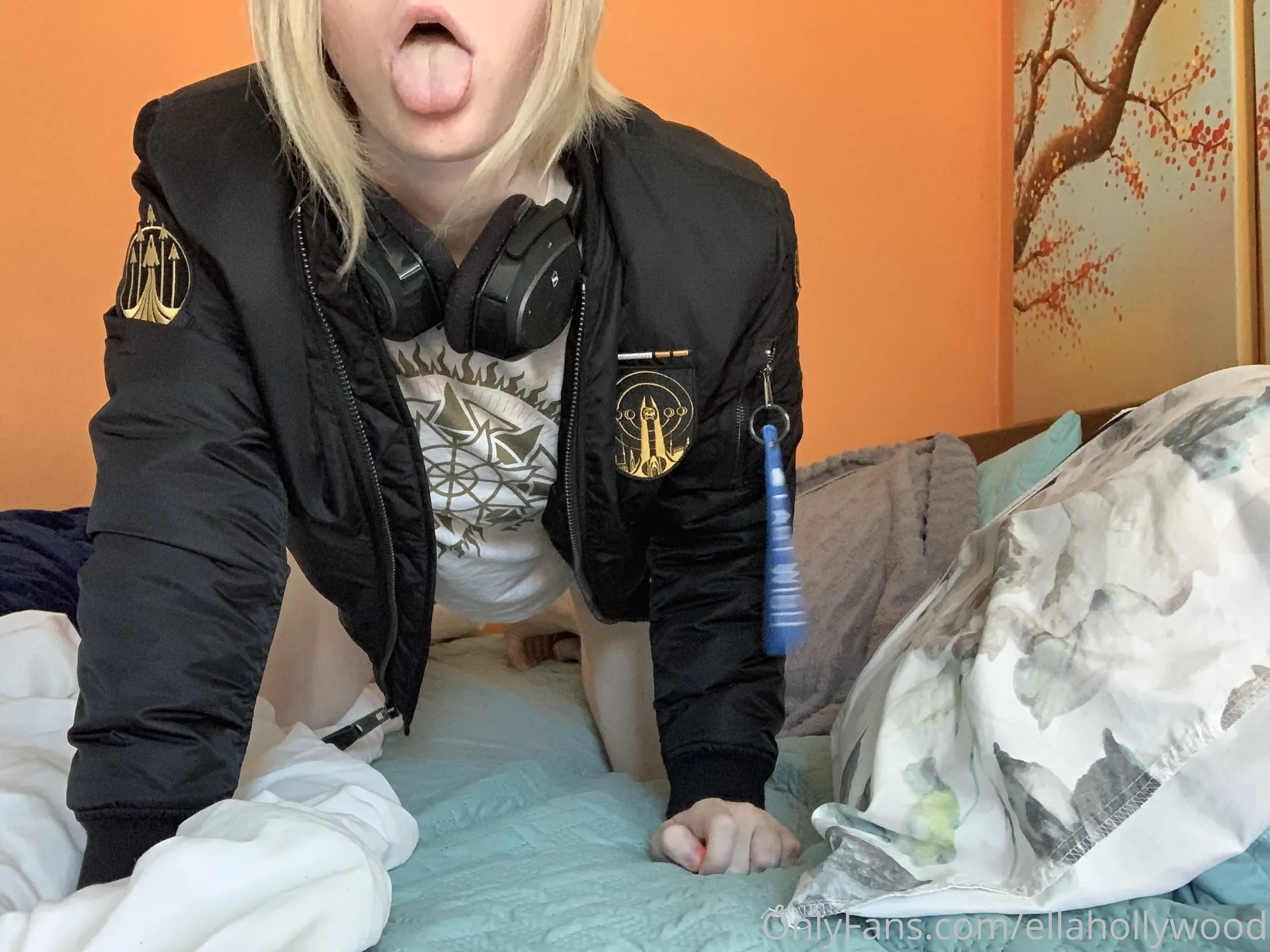 Ella Hollywood camshow