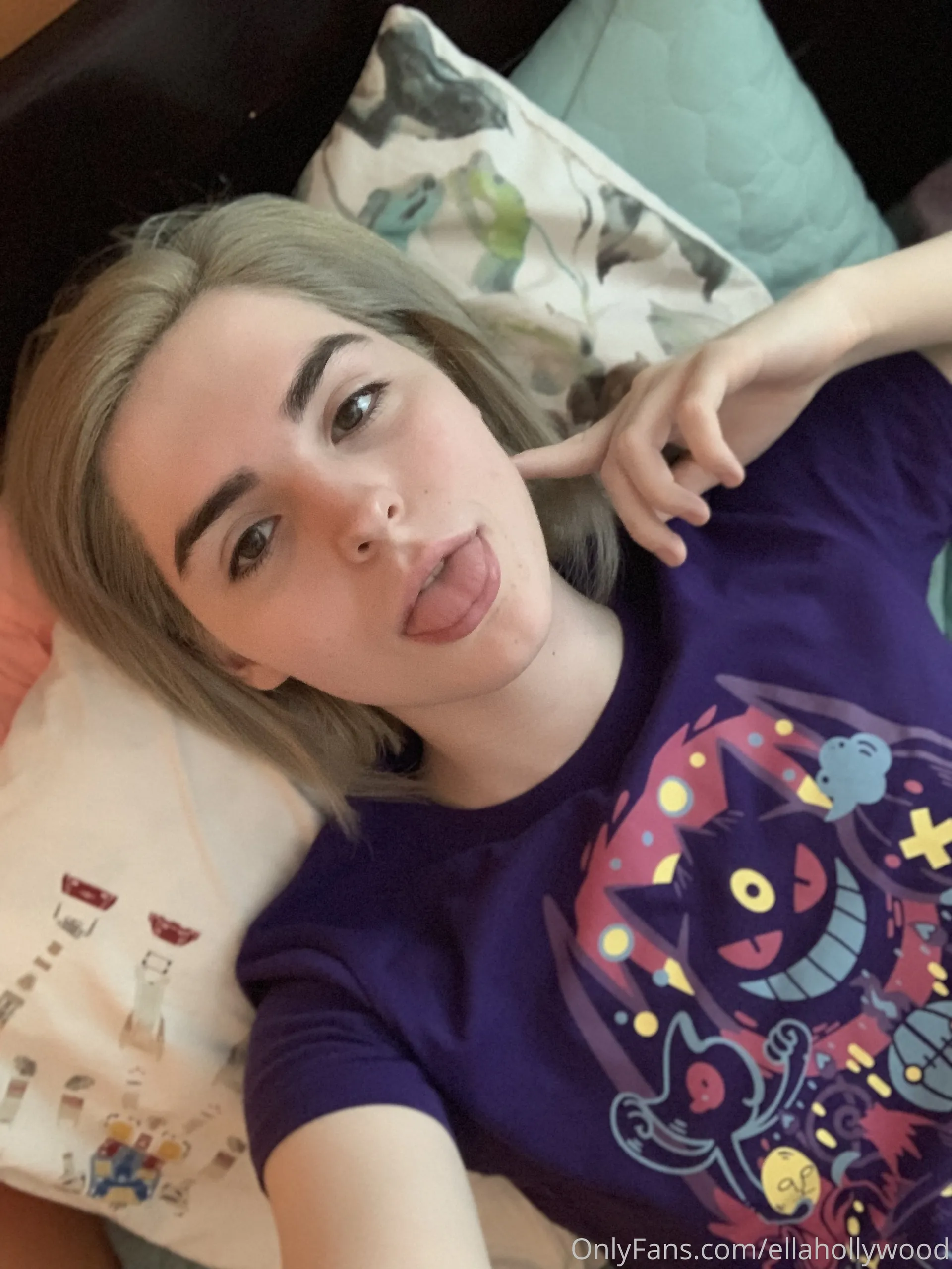 Ella Hollywood camshow