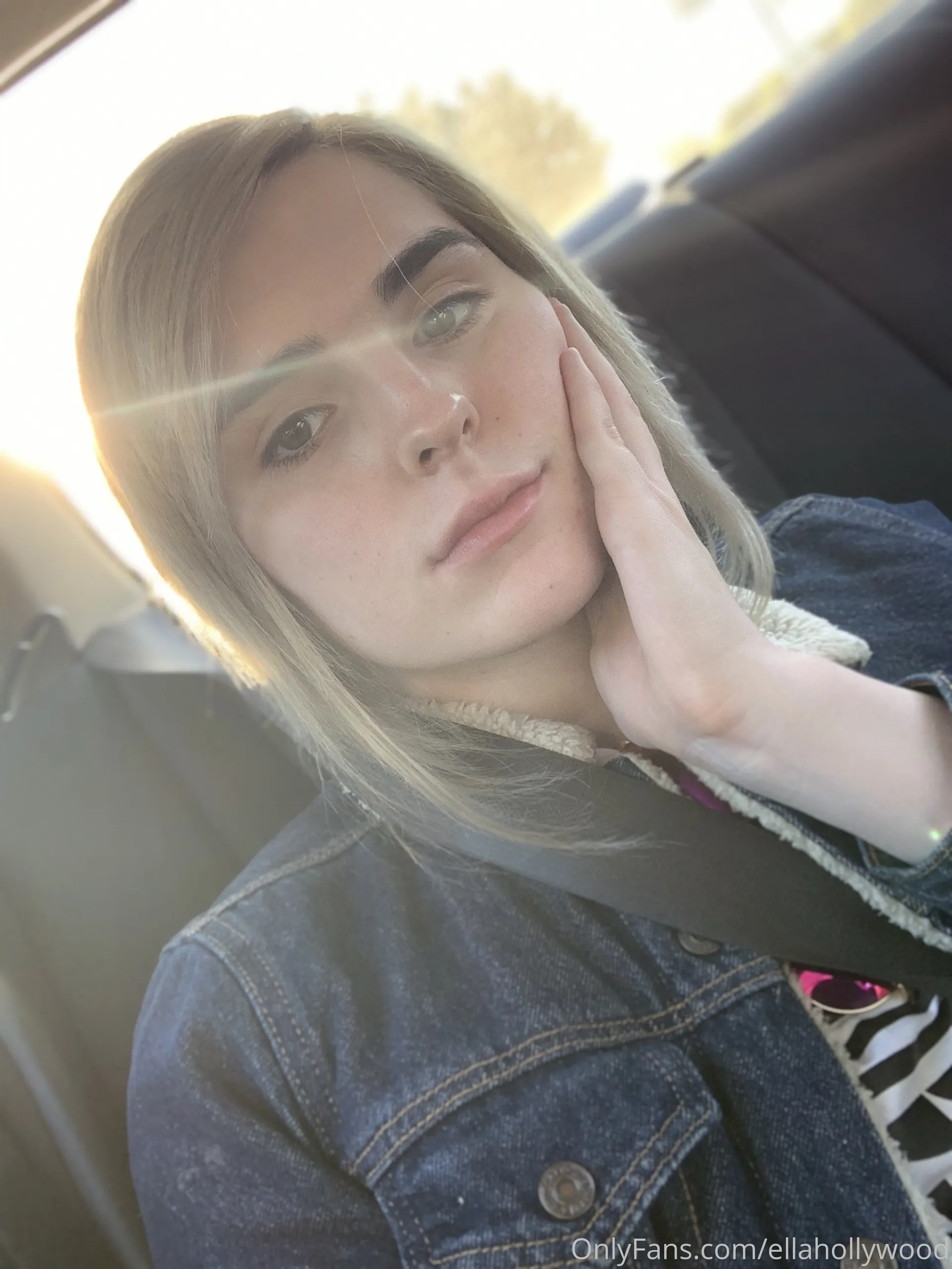 Ella Hollywood camshow
