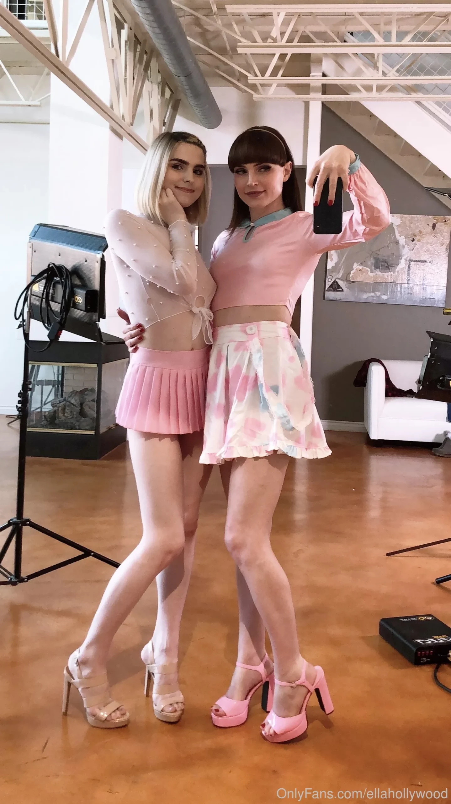 Ella Hollywood camshow