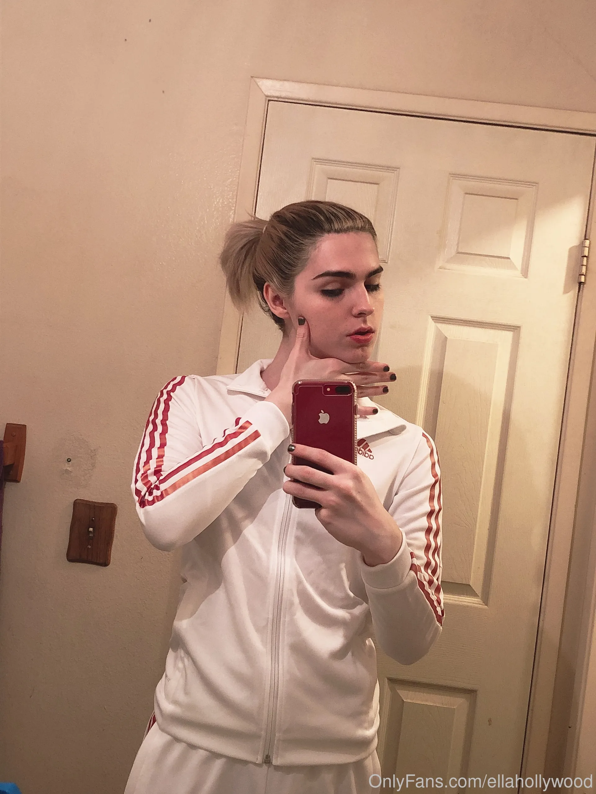 Ella Hollywood camshow