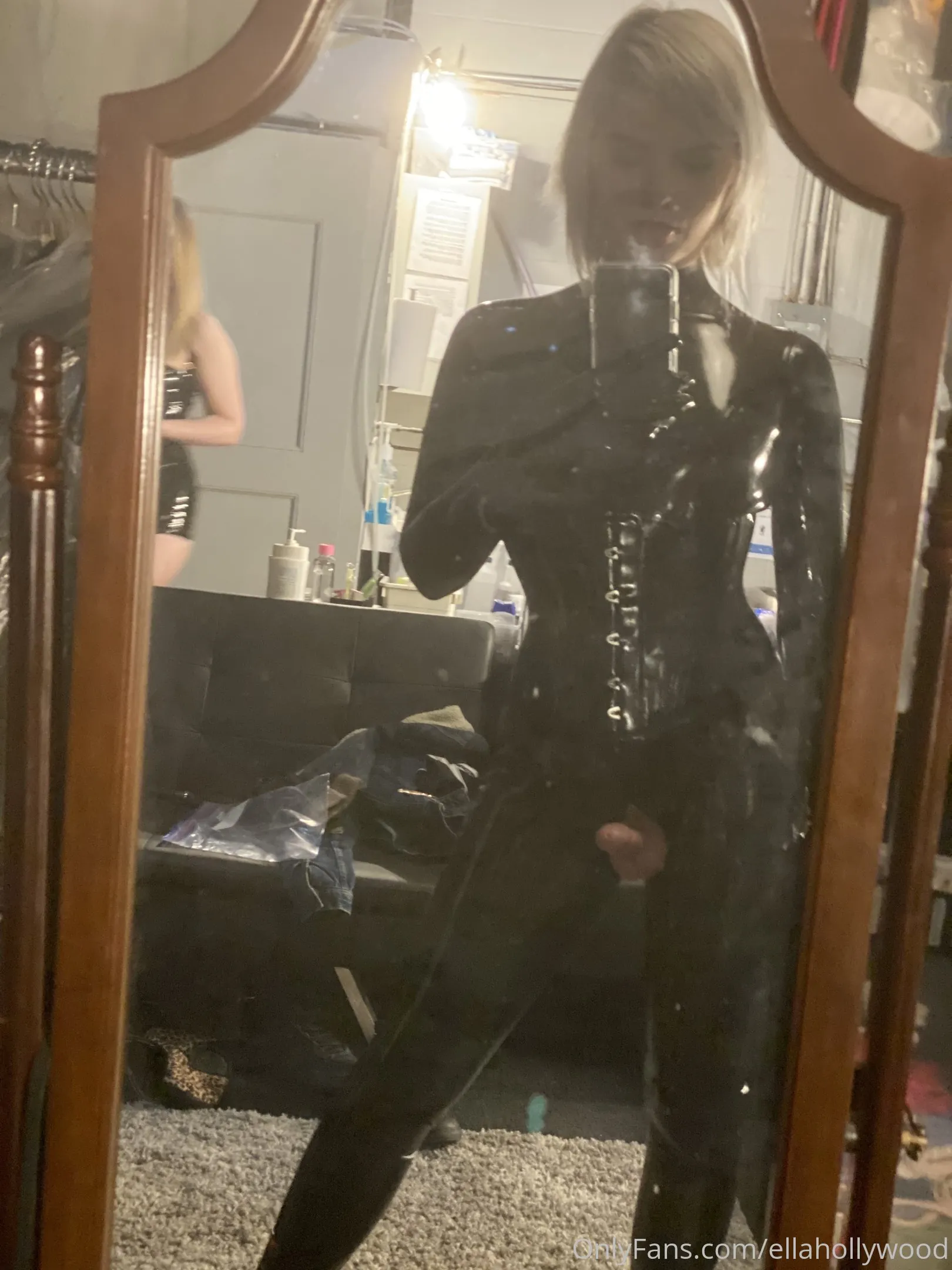 Ella Hollywood camshow