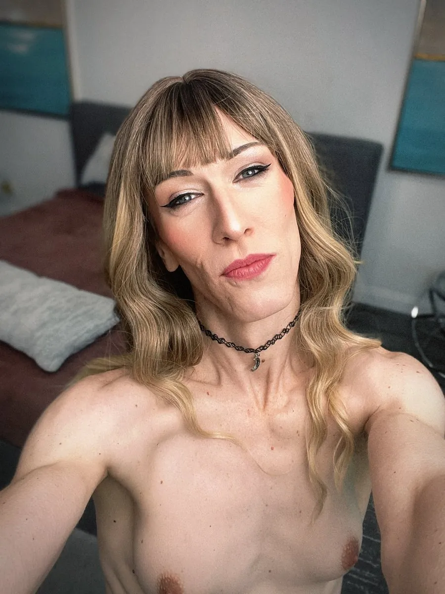 Emery Lune camshow