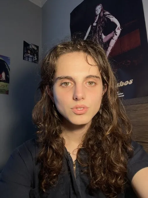 helmet girl camshow