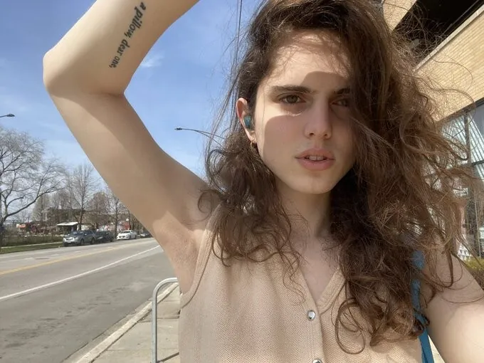 helmet girl camshow