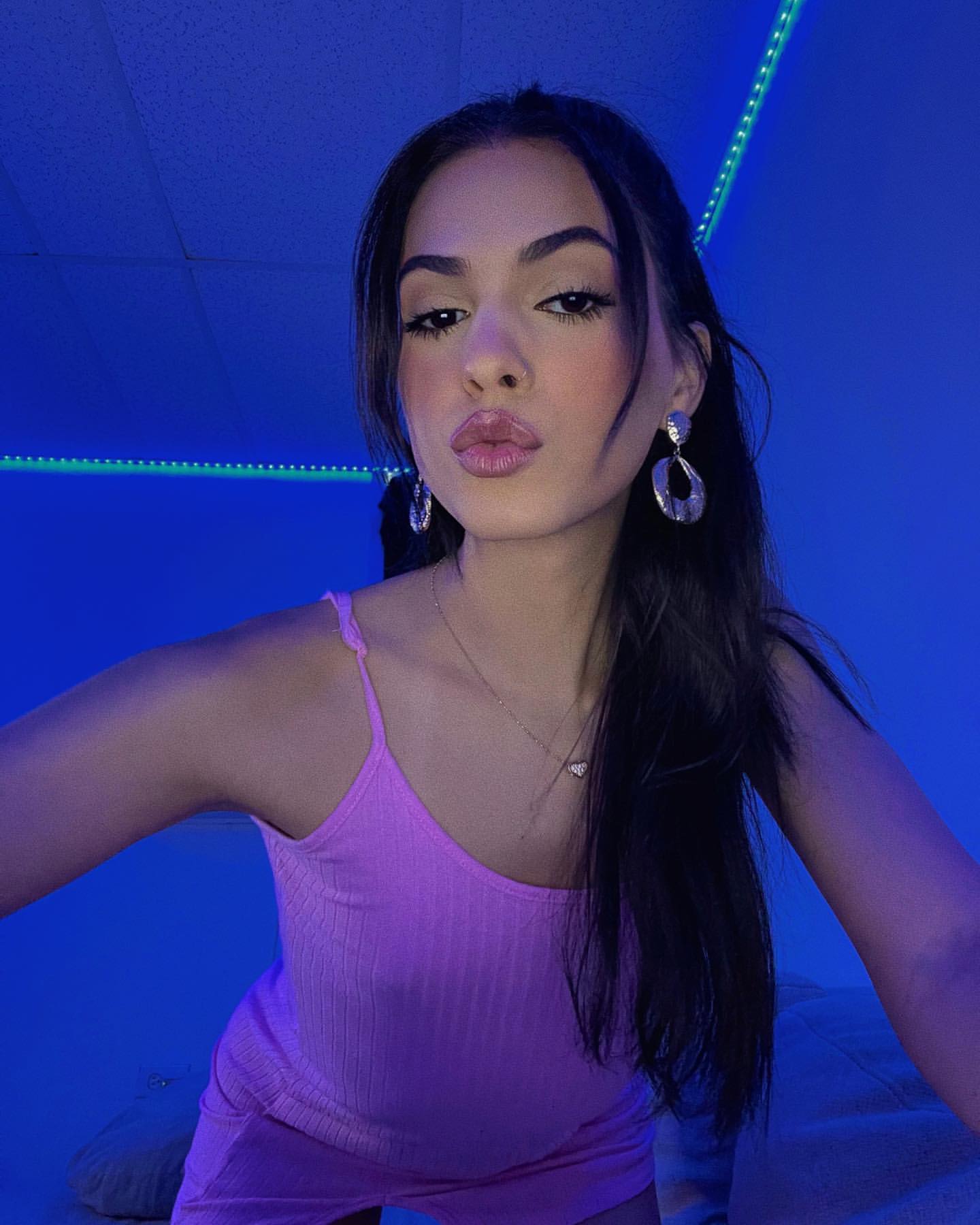 Nani Mami camshow