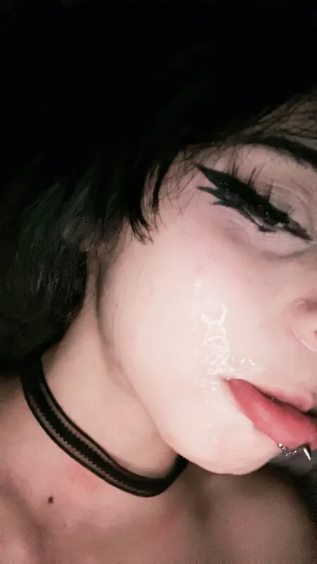 1creppy camshow