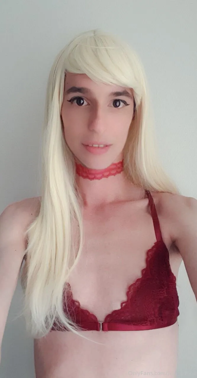 Ava Adora camshow