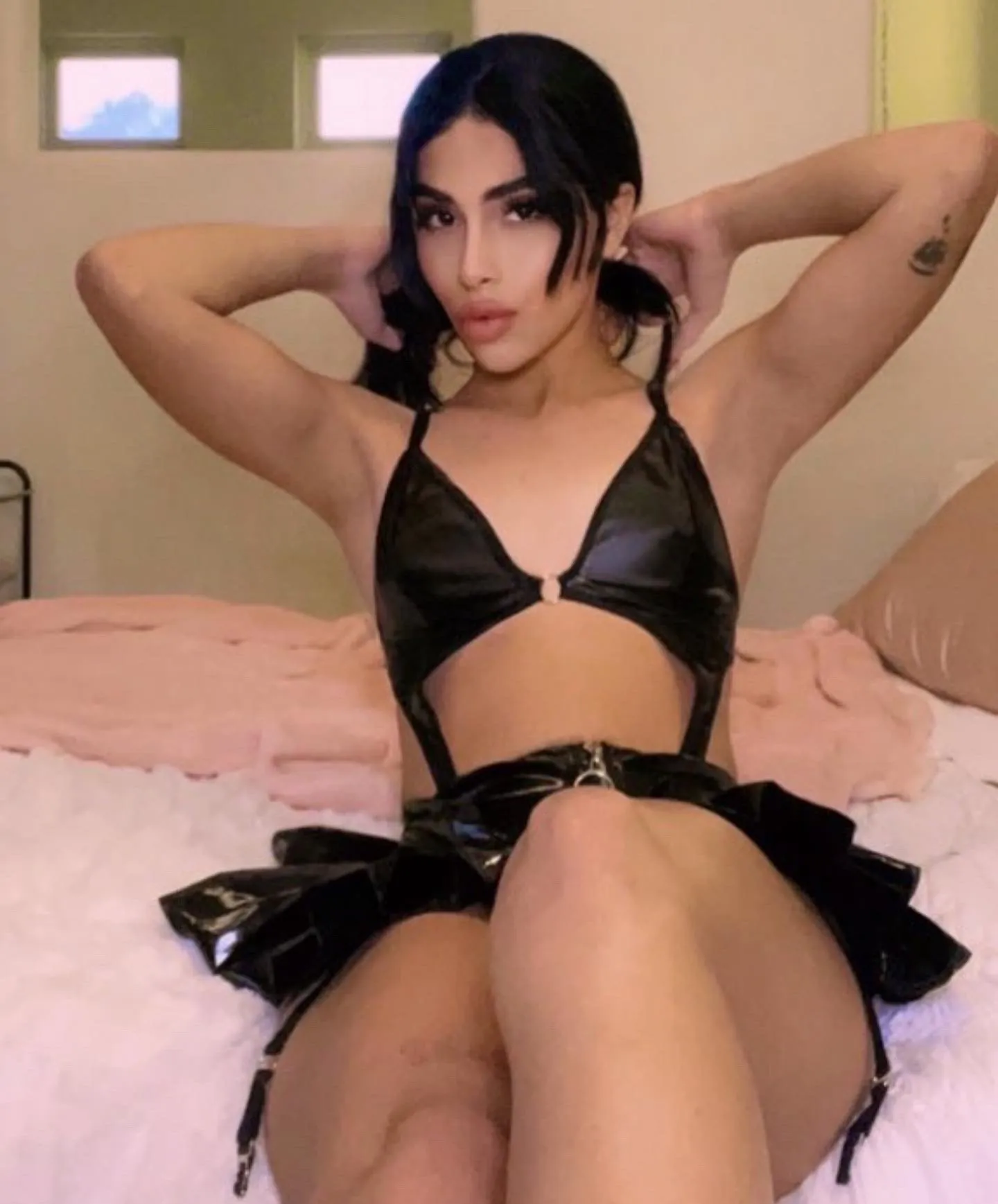 Avery Lust camshow