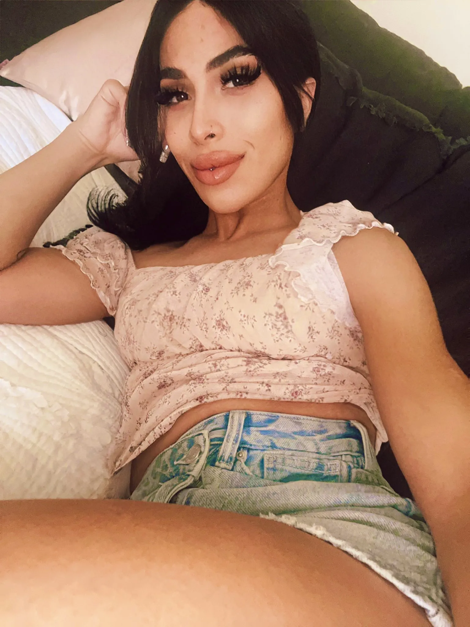 Avery Lust camshow