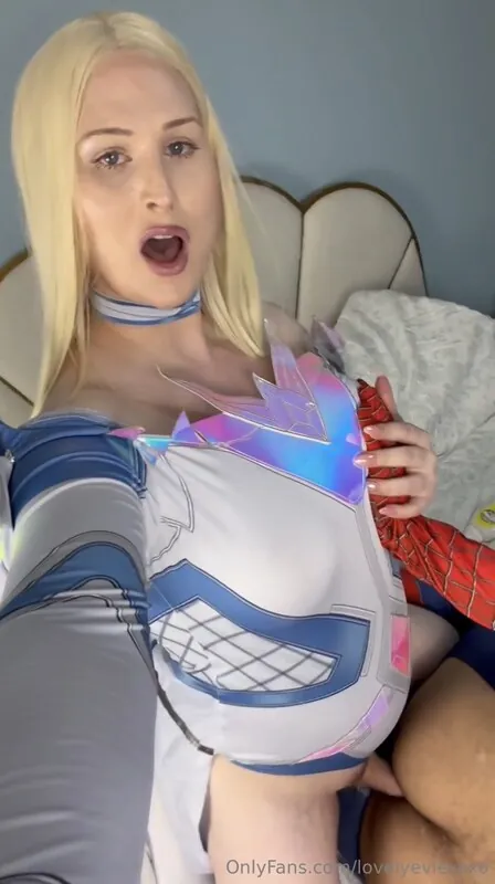 Evie Envy camshow
