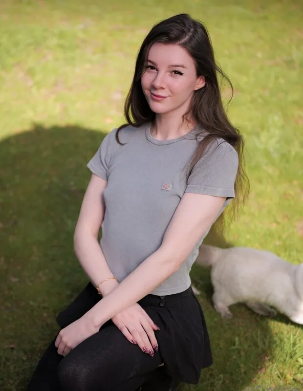 F1NN5TER – Premium Content Thread — 6 new photos from her ts cam shows