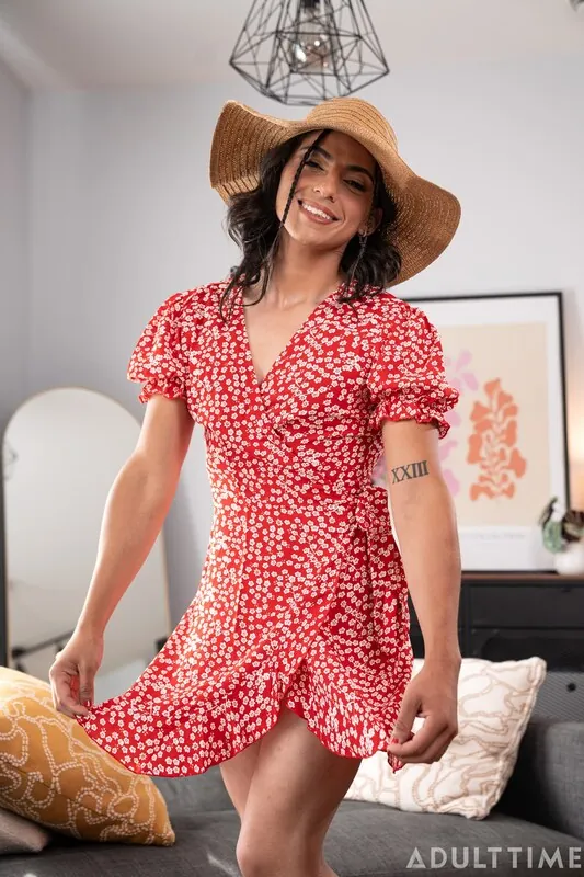 Femboyish camshow