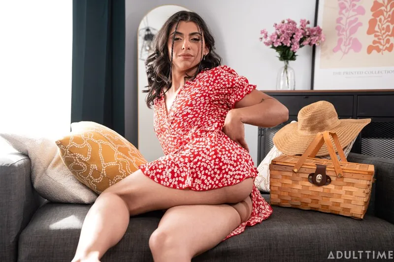 Femboyish camshow