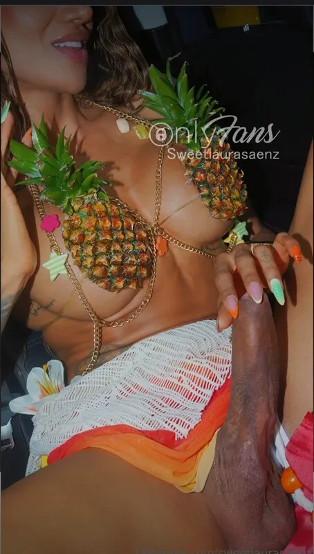 Laura Saenz camshow