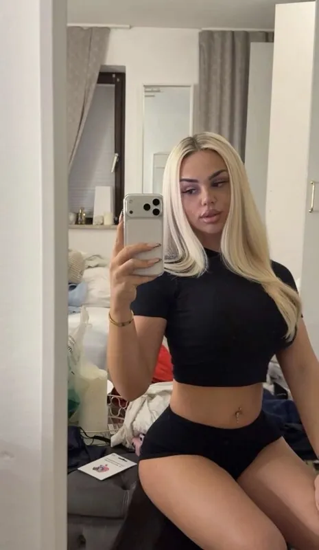 Milaneedls camshow