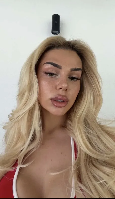 Milaneedls camshow