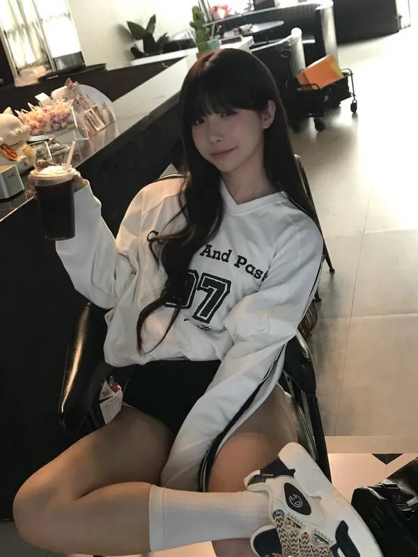 shiliuyelei camshow