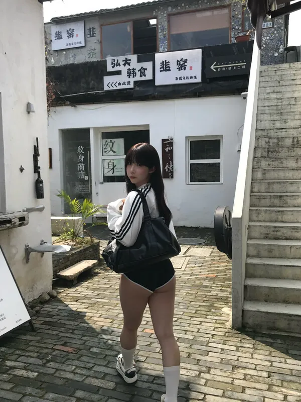 shiliuyelei camshow