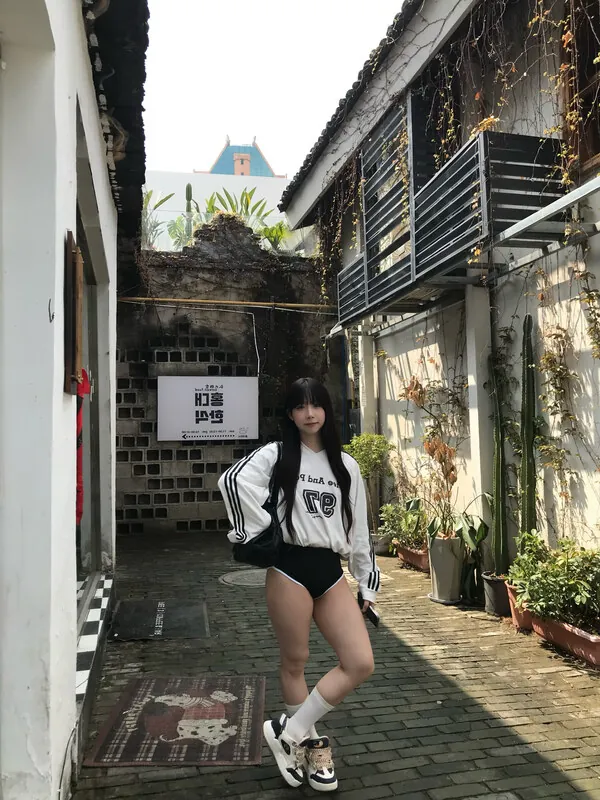 shiliuyelei camshow
