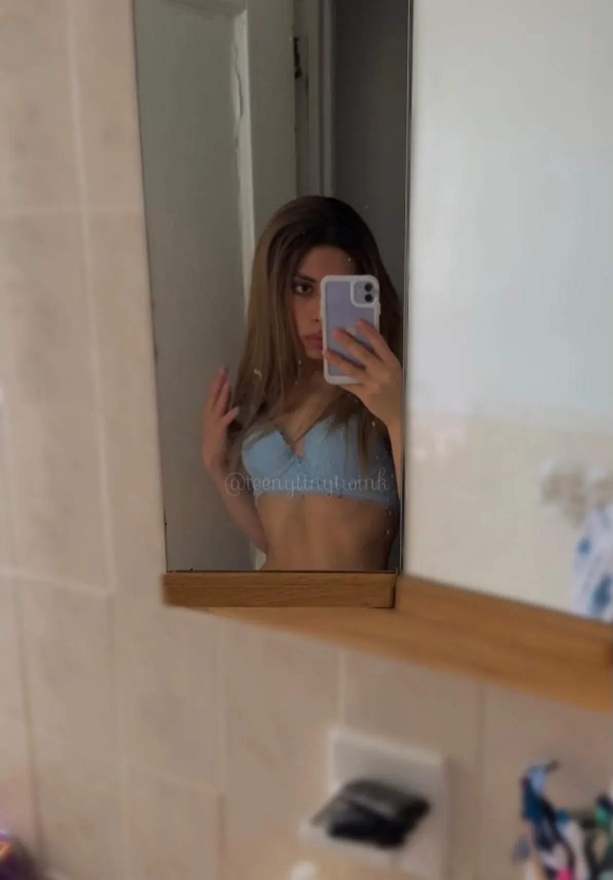 Teenytinytwink camshow