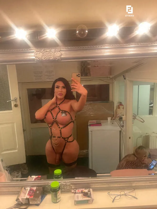 ZinaaTS camshow