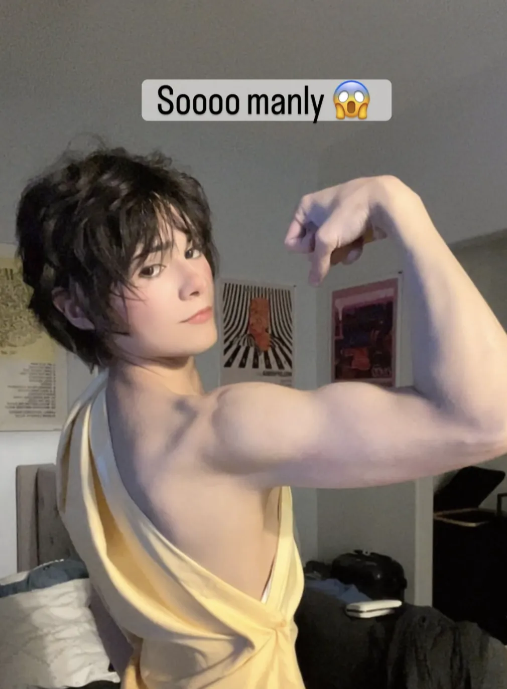 canonically_femboy camshow