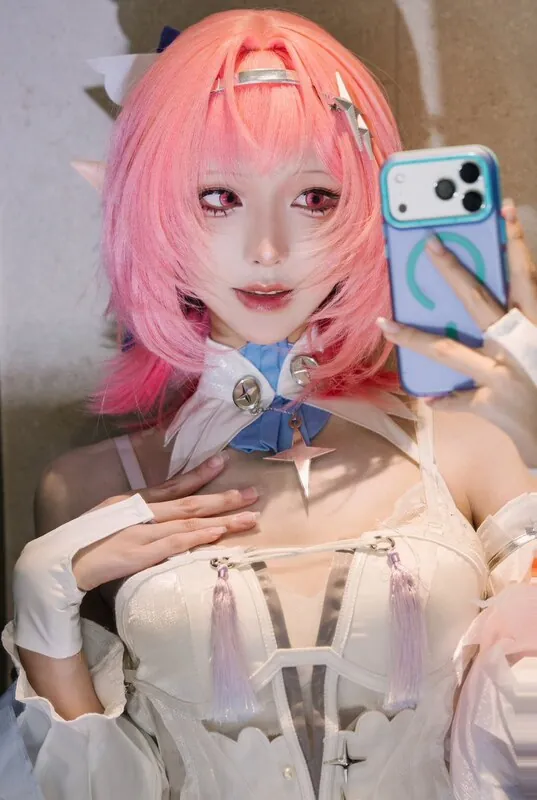怡華_Husobi update — 10 new photos & new leaks