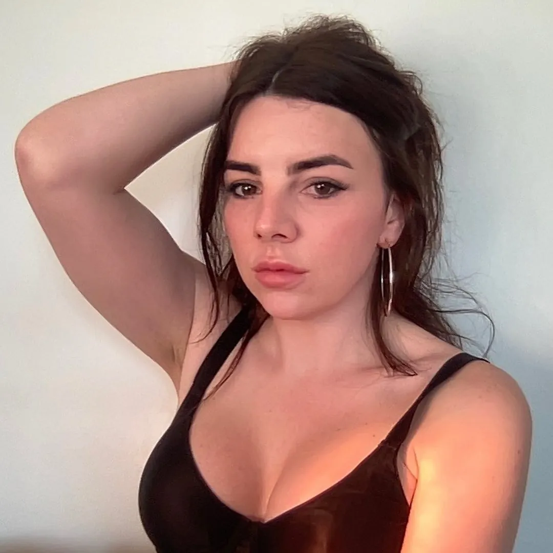 Shon Faye camshow