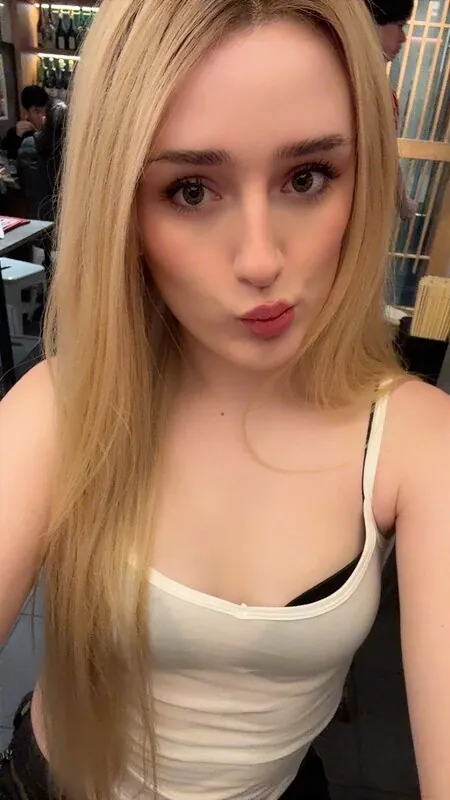 Venusmoorez — 1 new photo + 1 video & trans leaks