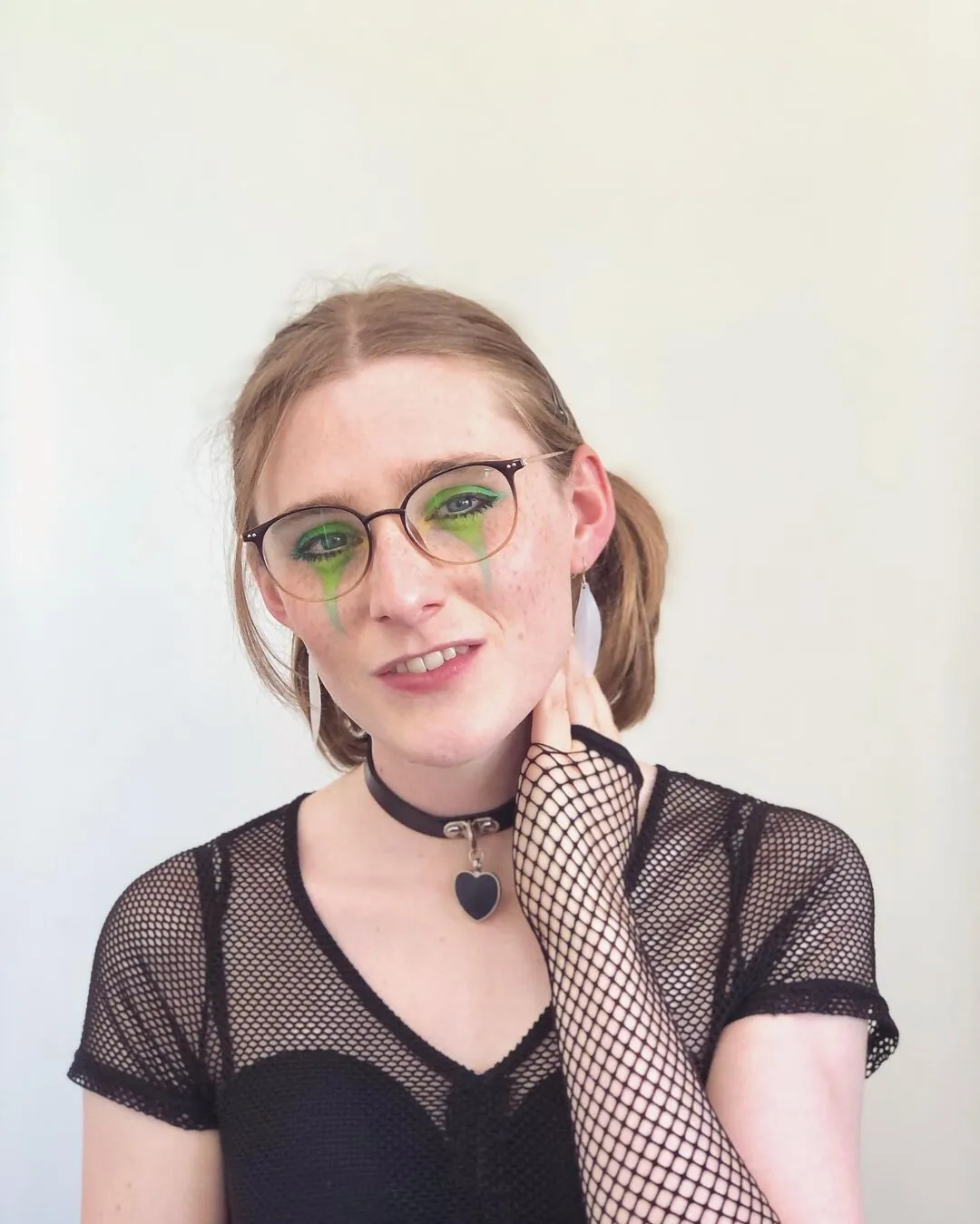 Alice in Wonder1and camshow