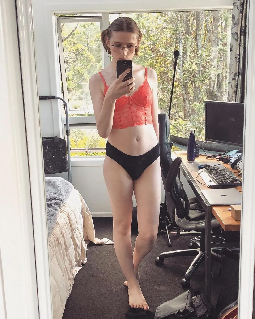 Alice in Wonder1and camshow