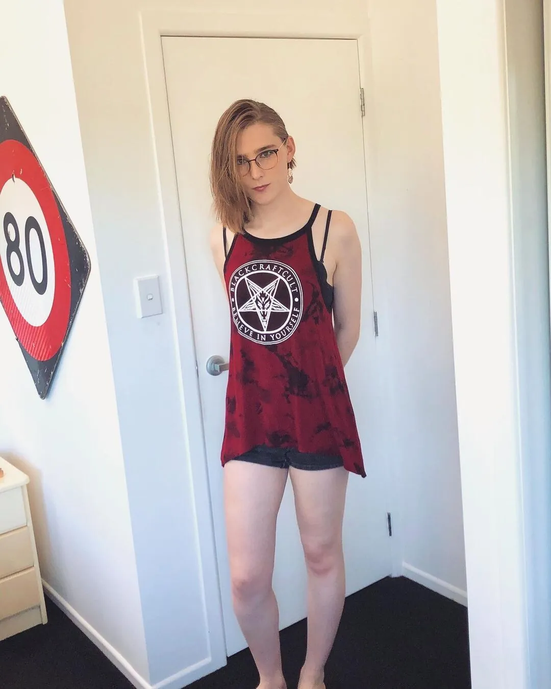Alice in Wonder1and camshow