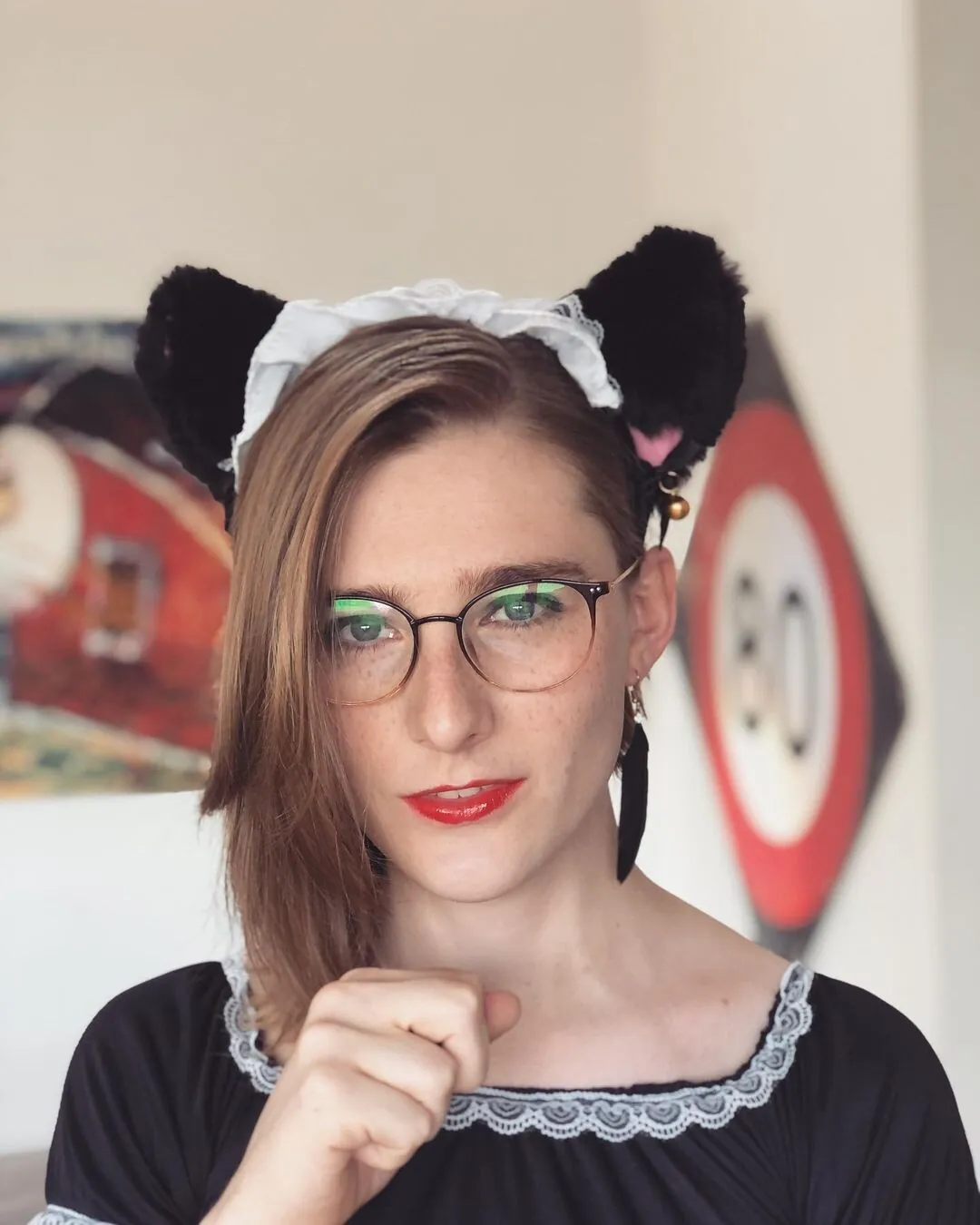 Alice in Wonder1and camshow