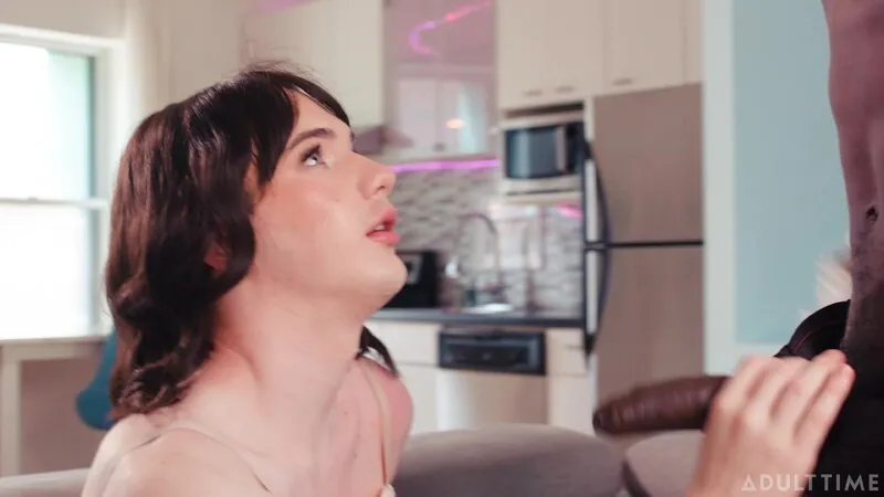 Femboyish camshow