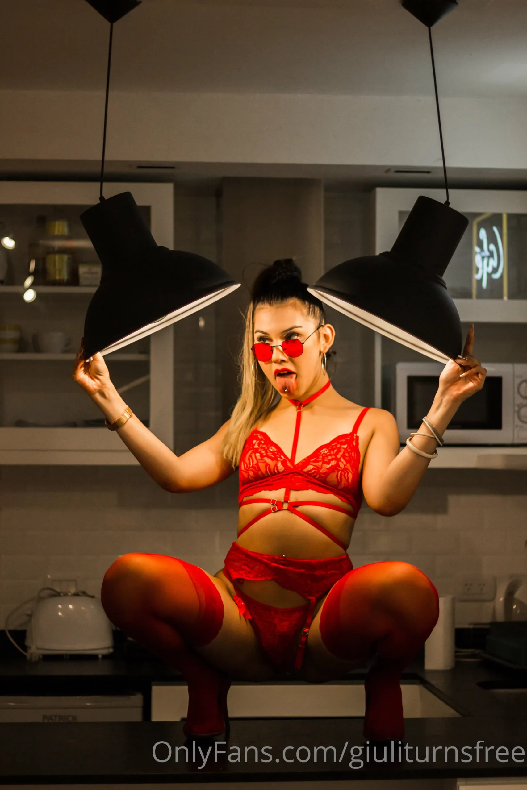 Giuli Turns camshow